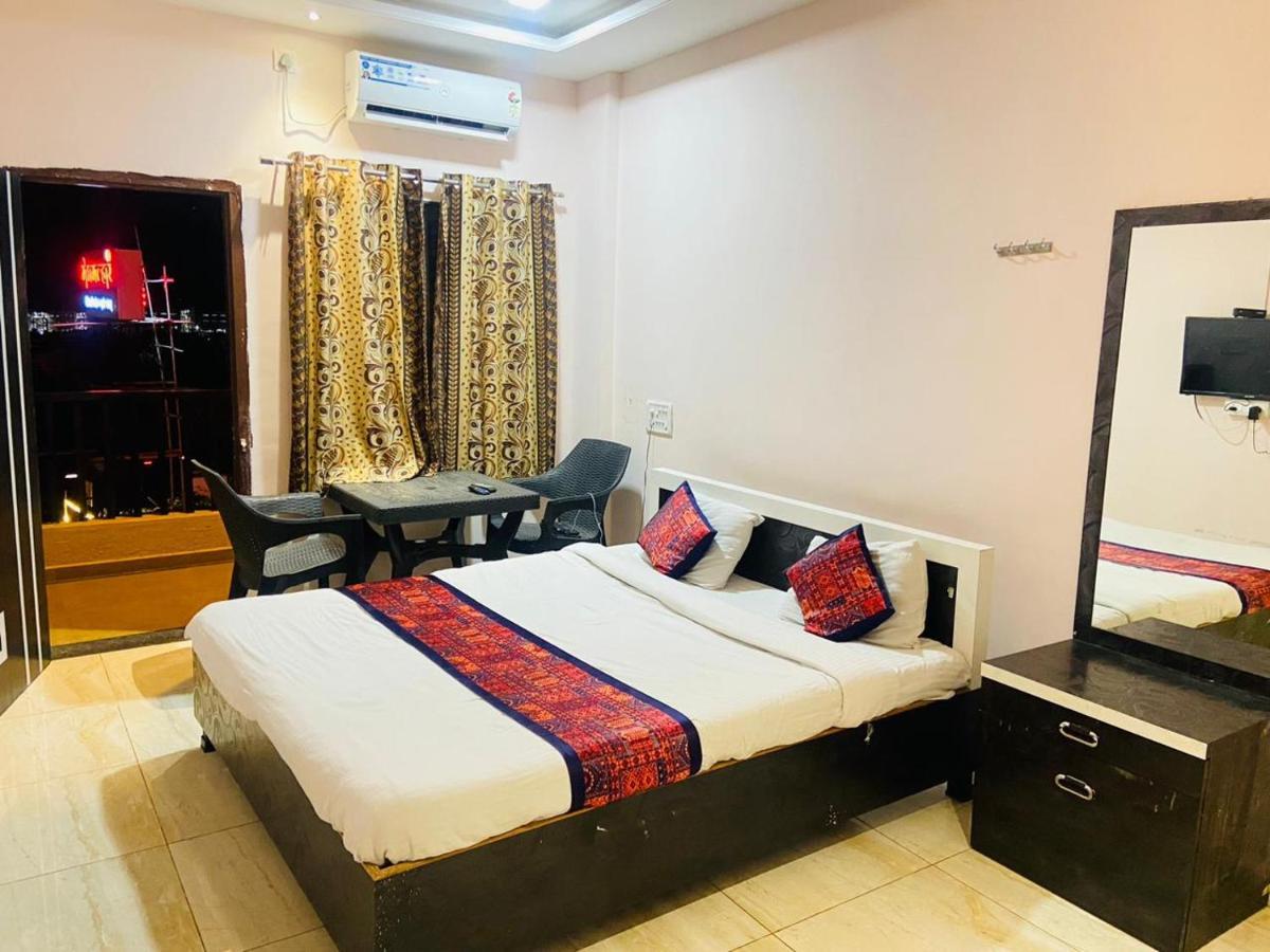 Hotel Meghmalhar Lodging Jejuri Exterior photo