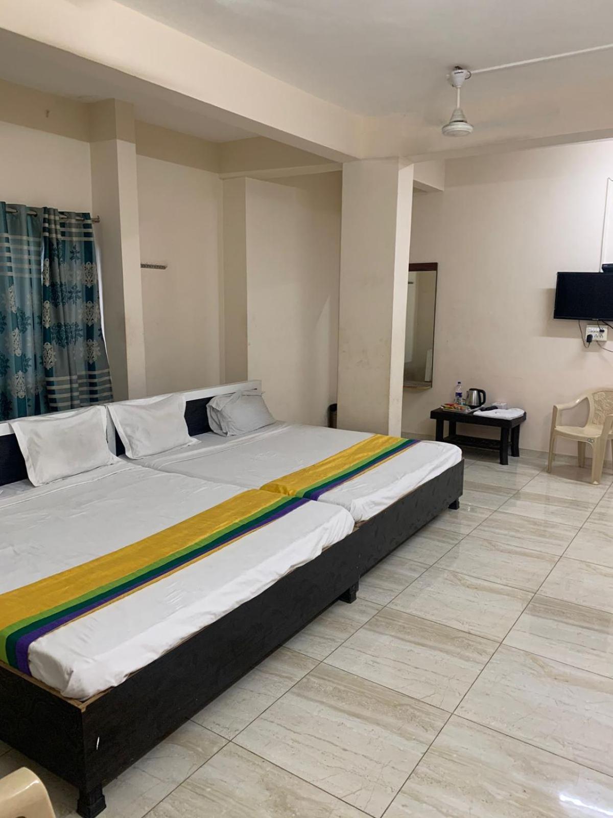 Hotel Meghmalhar Lodging Jejuri Exterior photo